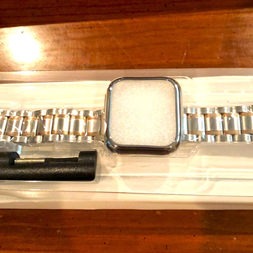 NWT Stainless Steel Apple Watch Band and Charger